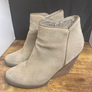 Very Volatile Whitby Suede Wedge Ankle Booties, Size 7.5, Khaki